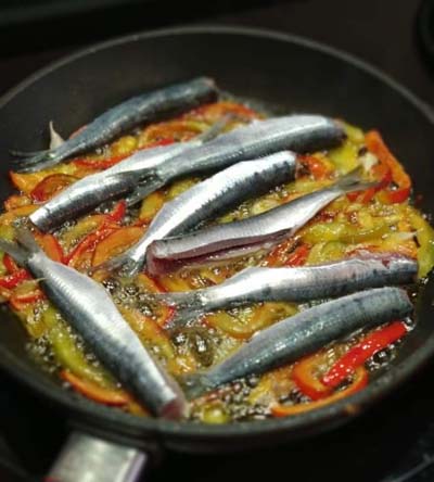 Sardinas en piperrada
