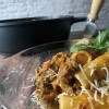 RIGATONI CON RAGÚ AL VINO