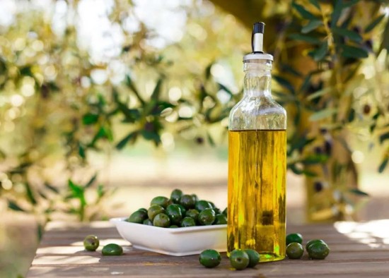 ACEITE DE OLIVA EN LA CESTA DE LA COMPRA Imagen 1
