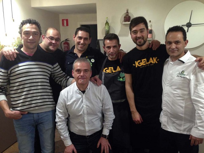 ERMUA SE VOLCÓ CON IGELAK, LA POBREZA Y “PINTXO &amp; POTE” Imagen 1