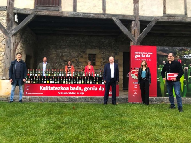 LA SIDRA VASCA SE PRESENTÓ EN CHILLIDA LEKU Imagen 1