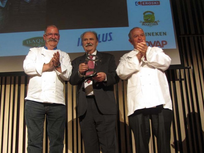 LUIS IRIZAR RECIBIÓ EL HOMENAJE DE SUS ALUMNOS Y AMIGOS Imagen 1