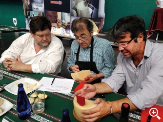 AMPO PAGÓ 13.050 EUROS POR EL MEDIO QUESO GANADOR Imagen 1