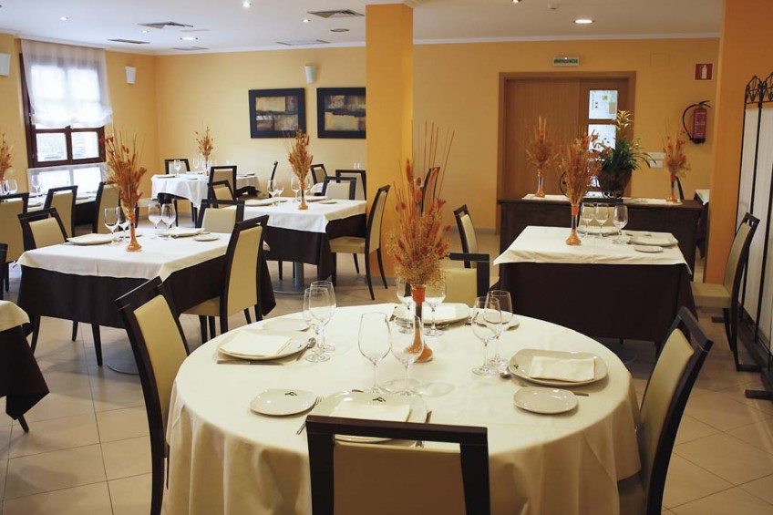 HOTEL RESTAURANTE SANTA ANA: Sabor al pie del Udalaitz Imagen 1