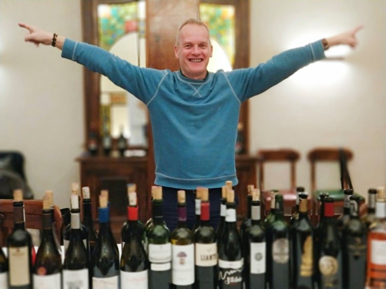 TIM ATKIN (MASTER OF WINE), autor del Informe Anual del Vino ... Imagen 1