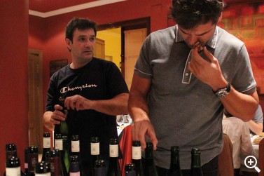 IMPRESIONANTE CATA DE VINOS EN ZEZILIONEA Imagen 1