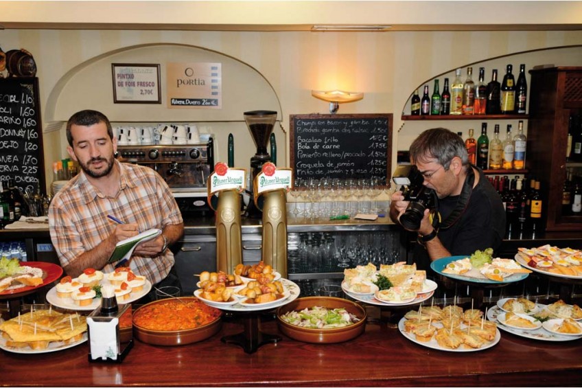 DE PINTXOS POR GIPUZKOA: Un libro para perderse por nuestra  ... Imagen 1